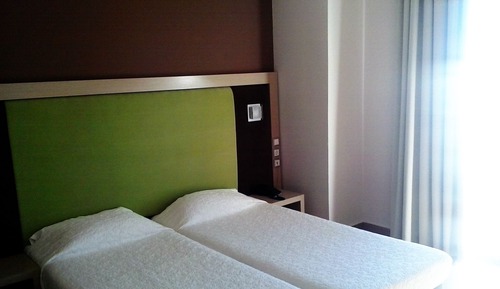 Habitación con 1 cama doble o 2 individuales, vistas a la montaña