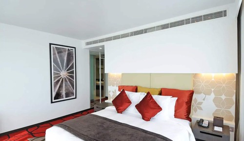 Habitación estándar, 1 cama de matrimonio grande, vistas a la ciudad (Business Lounge Access)