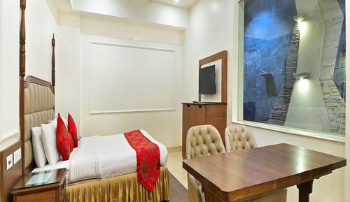 Suite Room With Bathtub