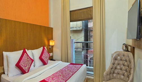 Gold Compact Room
