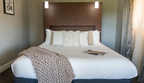 Suite (Elms Balcony, Weekly Housekeeping)