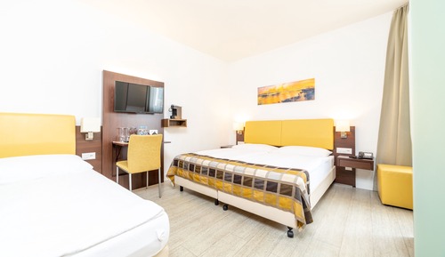 Modern Triple Room