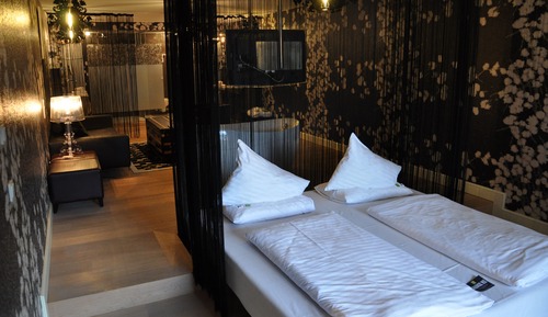 Estudio Signature, 1 cama doble, vistas al patio (Schwarz/Weiss)