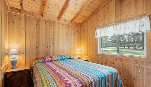 Cabaña Confort, 1 cama de matrimonio con sofá cama, en la zona del patio
