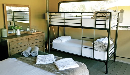 Tienda, baño privado (Paperbark Glamping)