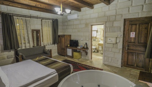 Superior Stone Room 302