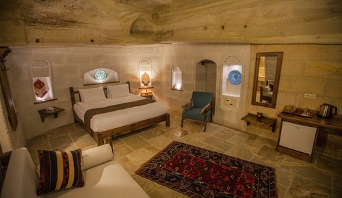 Deluxe Cave Room 204