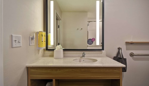 Habitación, 2 camas de matrimonio, accesible para personas con discapacidad, bañera