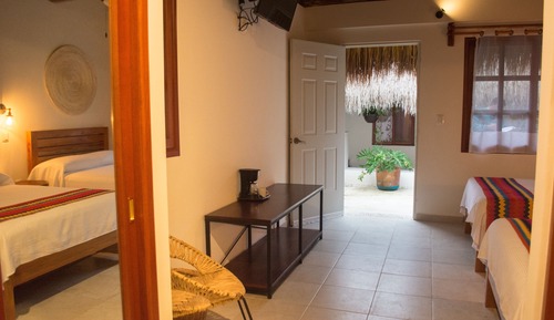 Habitación estándar con 1 cama doble o 2 individuales, vistas a la piscina