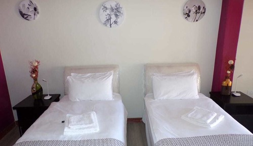 Habitación Confort con 1 cama doble o 2 individuales, 2 camas individuales