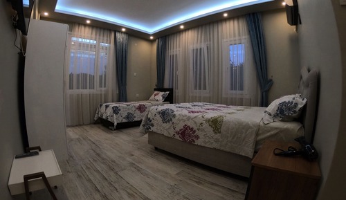 Habitación triple, balcón