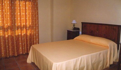 Habitación básica con 1 cama doble o 2 individuales