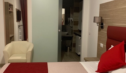 Habitación con 1 cama doble o 2 individuales, vistas a la piscina (Superior Plus)