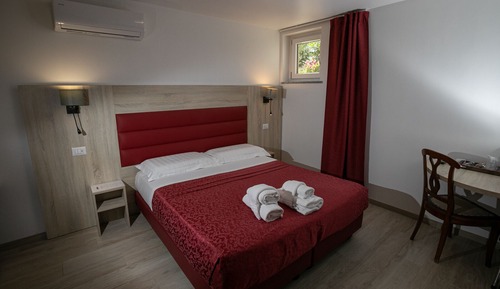 Habitación básica con 1 cama doble o 2 individuales