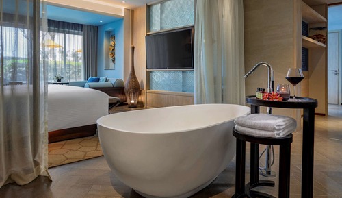 Suite ejecutiva, 2 habitaciones, vistas al complejo turístico (Executive Privilege Pass)