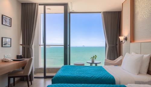 Deluxe Twin Room with Sea View and Balcony