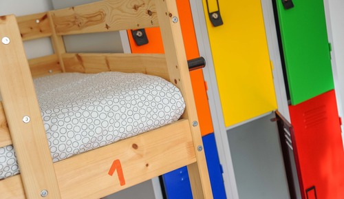 1 cama en habitación compartida mixta de 6 camas, baño compartido