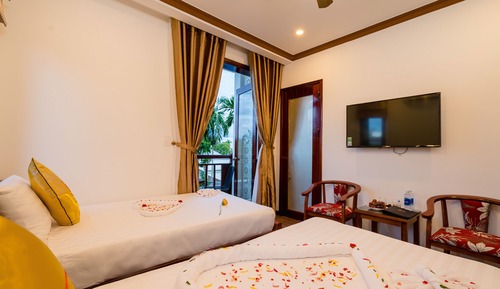 Habitación triple Deluxe, vistas a la piscina