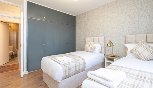 Family Apartment, Ensuite
