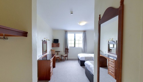 Habitación clásica con 2 camas individuales