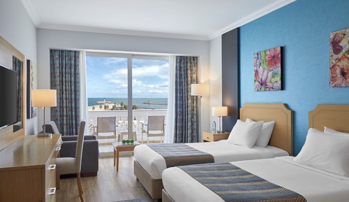 Habitación superior con 2 camas individuales, vistas al mar
