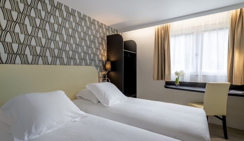 Habitación básica con 2 camas individuales