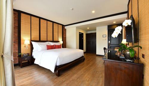 Lanna Corner Room