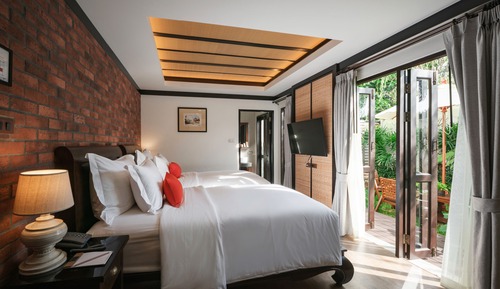 Lanna Family Room with Garden