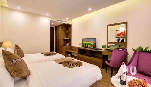 Habitación superior con 1 cama doble o 2 individuales, vistas al jardín
