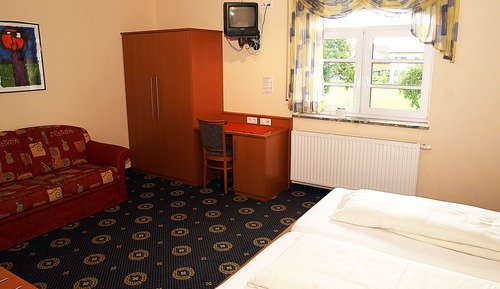 Habitación triple (2 adults/1 kid, Main building/Annex)