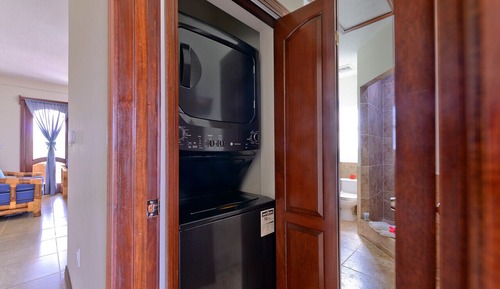 Villa de lujo, 1 habitación, balcón, junto a la playa
