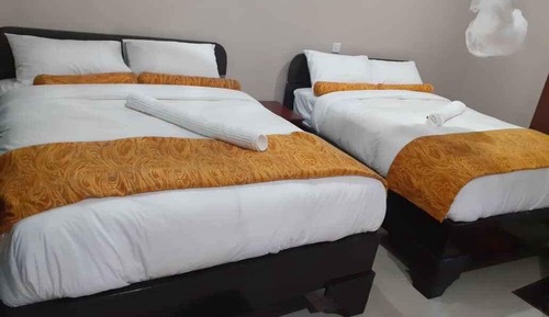 Habitación superior con 1 cama doble o 2 individuales