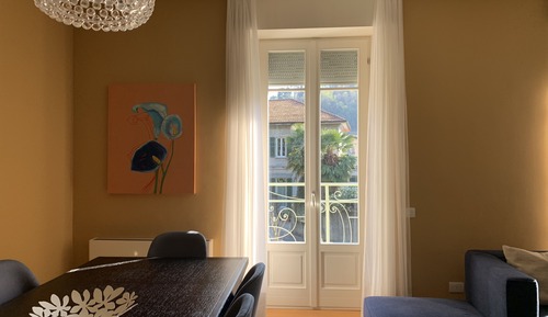 Apartamento ejecutivo, 3 habitaciones, balcón, vistas al jardín
