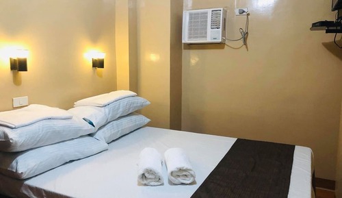 Habitación, balcón, junto a la piscina