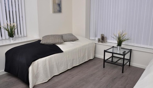Habitación con 1 cama doble o 2 individuales, baño compartido