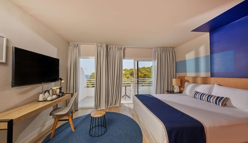 Habitación doble (Frontal Sea View (1adult, 1child))