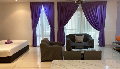 Estudio estándar, 2 camas de matrimonio, balcón, vistas a la piscina