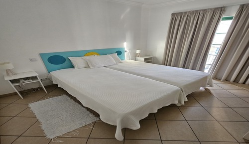 Habitación con 2 camas individuales
