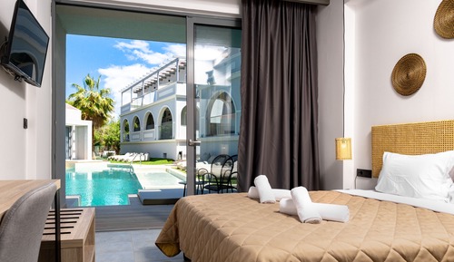 Habitación Deluxe doble, vistas a la piscina