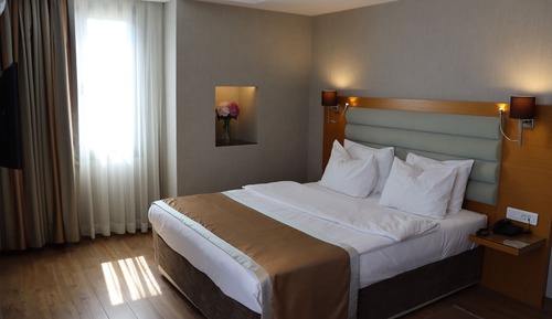 Suite junior, 1 habitación, vistas parciales al mar