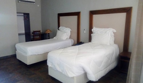 Habitación con 2 camas individuales
