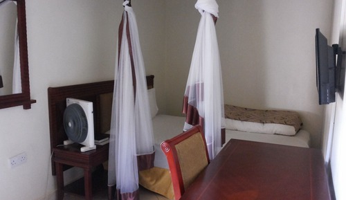Habitación individual, baño compartido