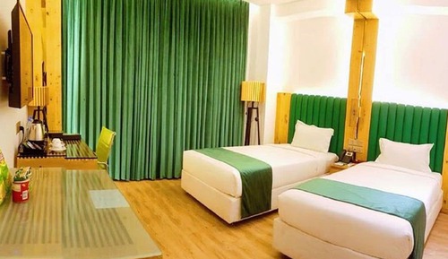 Habitación básica con 2 camas individuales