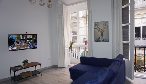 Loft de diseño, 1 cama de matrimonio con sofá cama, balcón, vistas a la ciudad