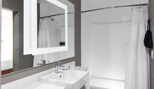 Suite, 2 camas de matrimonio, no fumadores (Mobility Accessible, Tub)
