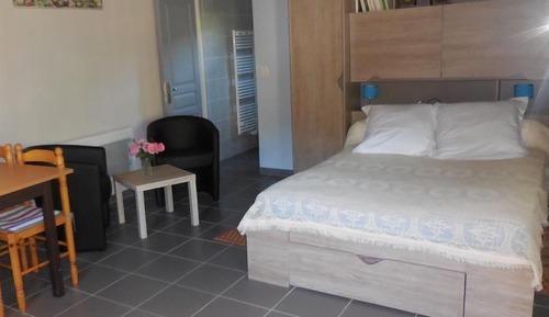 Estudio, 1 cama doble, cocina, planta baja
