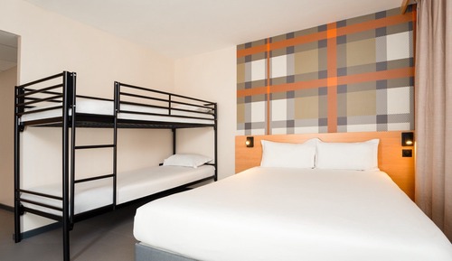 Habitación cuádruple básica, varias camas