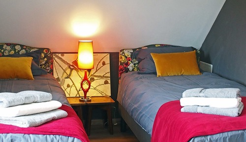 Habitación de diseño con 1 cama doble o 2 individuales, baño privado (Chèvre 1 er étage)