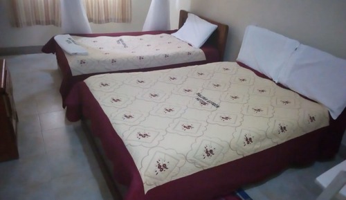 Habitación con 2 camas individuales