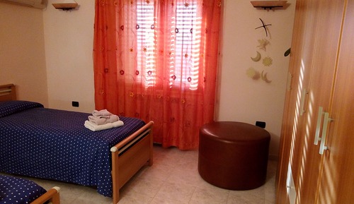 Habitación clásica con 2 camas individuales, 2 camas individuales, no fumadores (Purple Room)